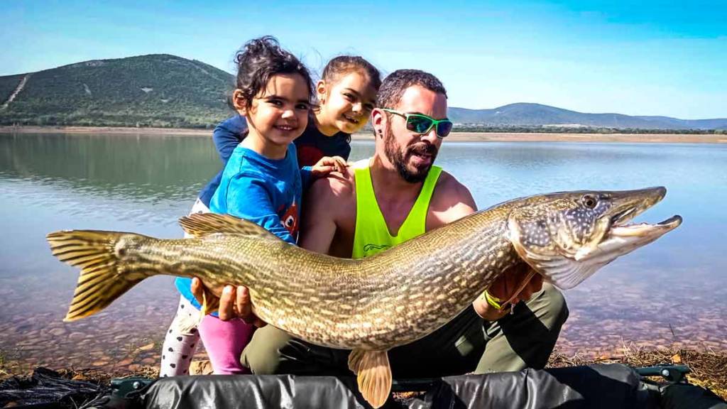 https://revistajaraysedal.es/wp-content/uploads/2021/08/pesca-galicia-puerto.jpg