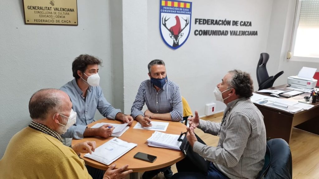https://revistajaraysedal.es/wp-content/uploads/2021/08/pesca-galicia-puerto.jpg
