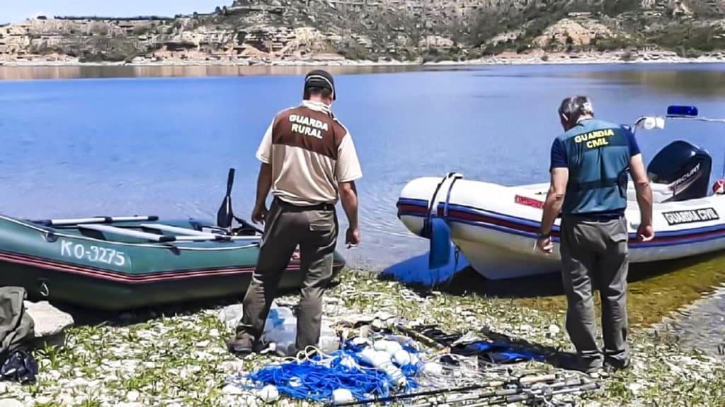 https://revistajaraysedal.es/wp-content/uploads/2021/08/pesca-galicia-puerto.jpg