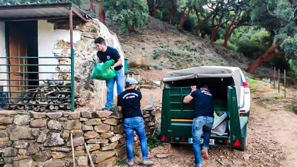 https://revistajaraysedal.es/wp-content/uploads/2021/08/pesca-galicia-puerto.jpg