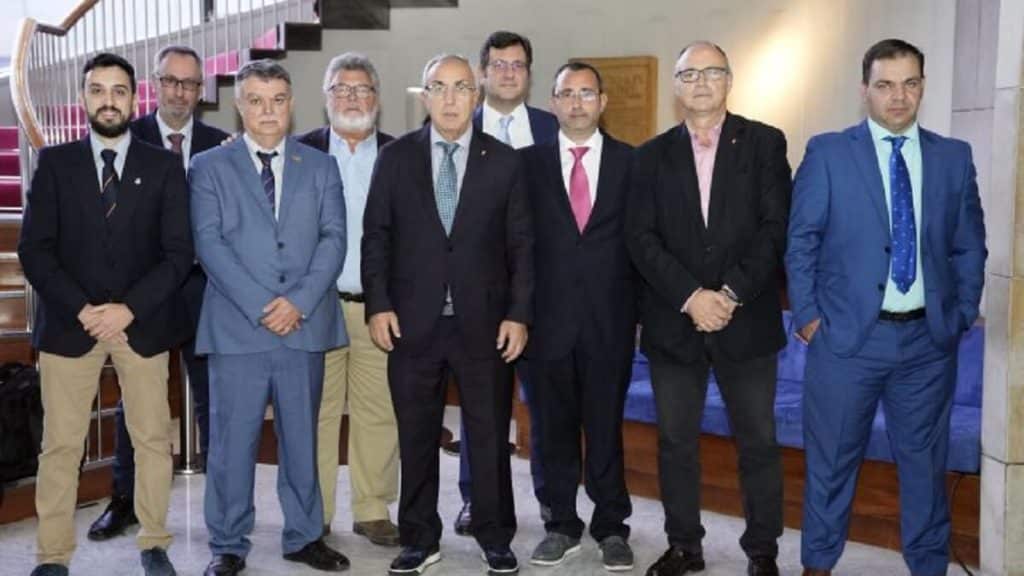 https://revistajaraysedal.es/wp-content/uploads/2021/08/pesca-galicia-puerto.jpg