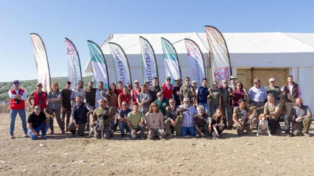 https://revistajaraysedal.es/wp-content/uploads/2021/08/pesca-galicia-puerto.jpg