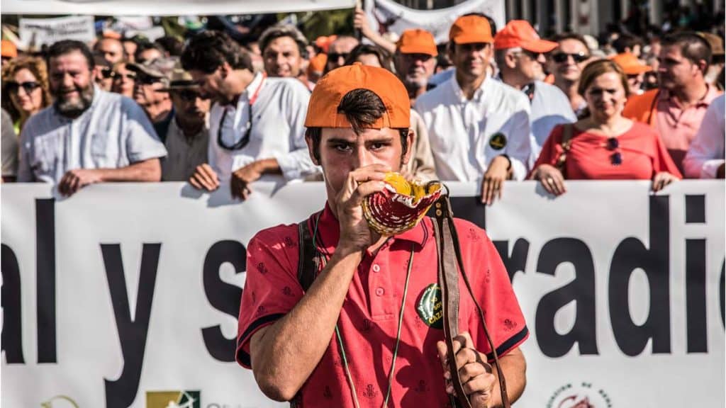 https://revistajaraysedal.es/wp-content/uploads/2021/08/pesca-galicia-puerto.jpg