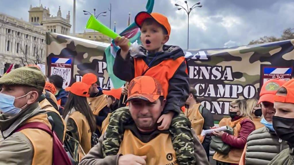https://revistajaraysedal.es/wp-content/uploads/2021/08/pesca-galicia-puerto.jpg