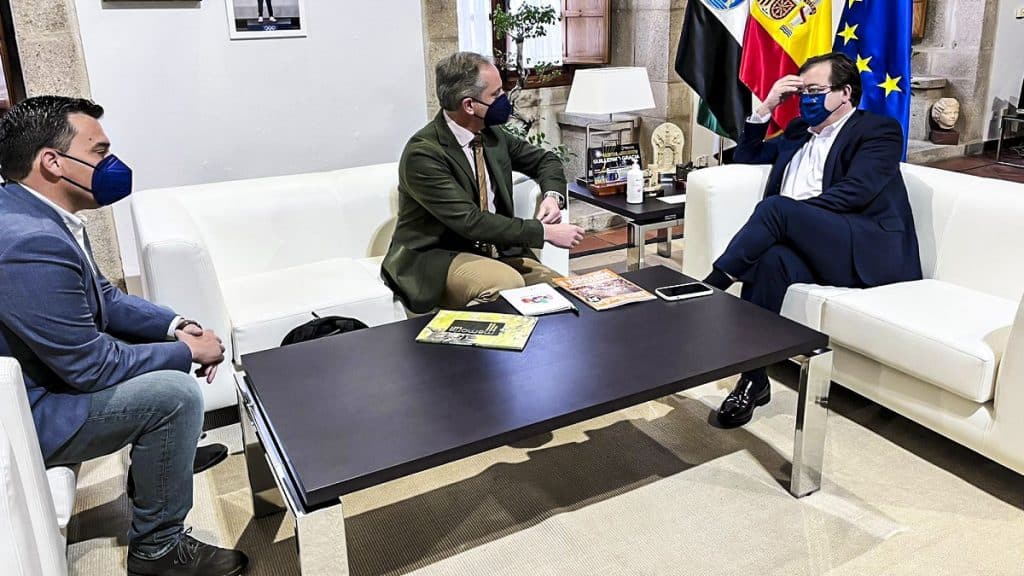 https://revistajaraysedal.es/wp-content/uploads/2021/08/pesca-galicia-puerto.jpg