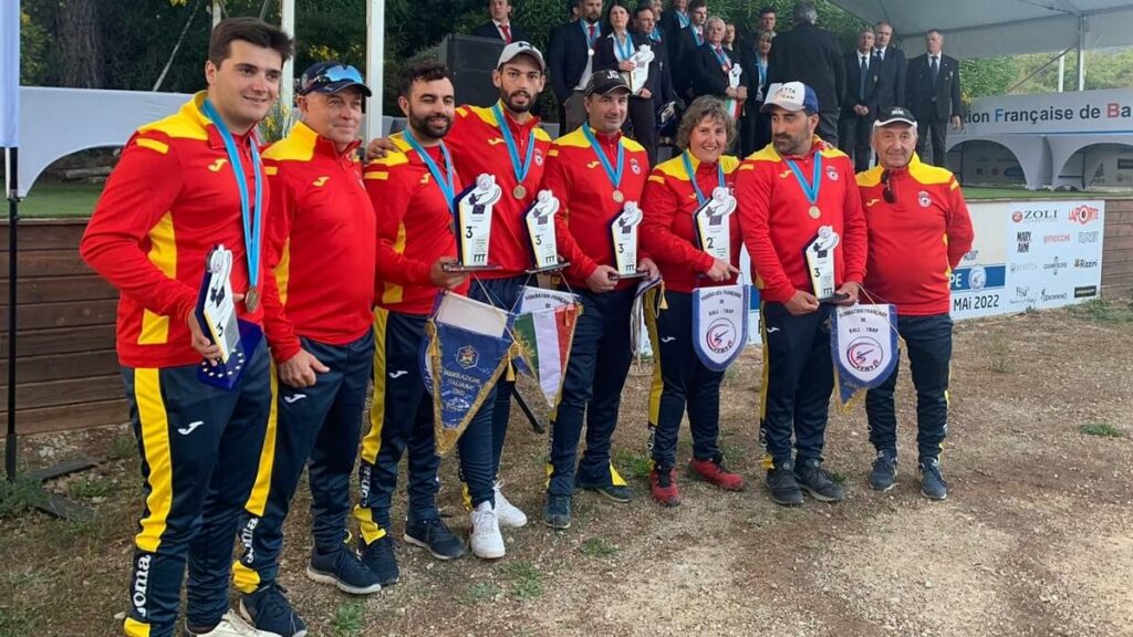 https://revistajaraysedal.es/wp-content/uploads/2021/08/pesca-galicia-puerto.jpg