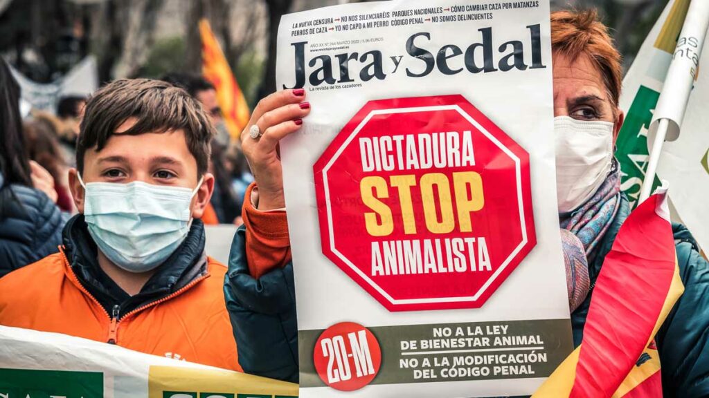 https://revistajaraysedal.es/wp-content/uploads/2021/08/pesca-galicia-puerto.jpg