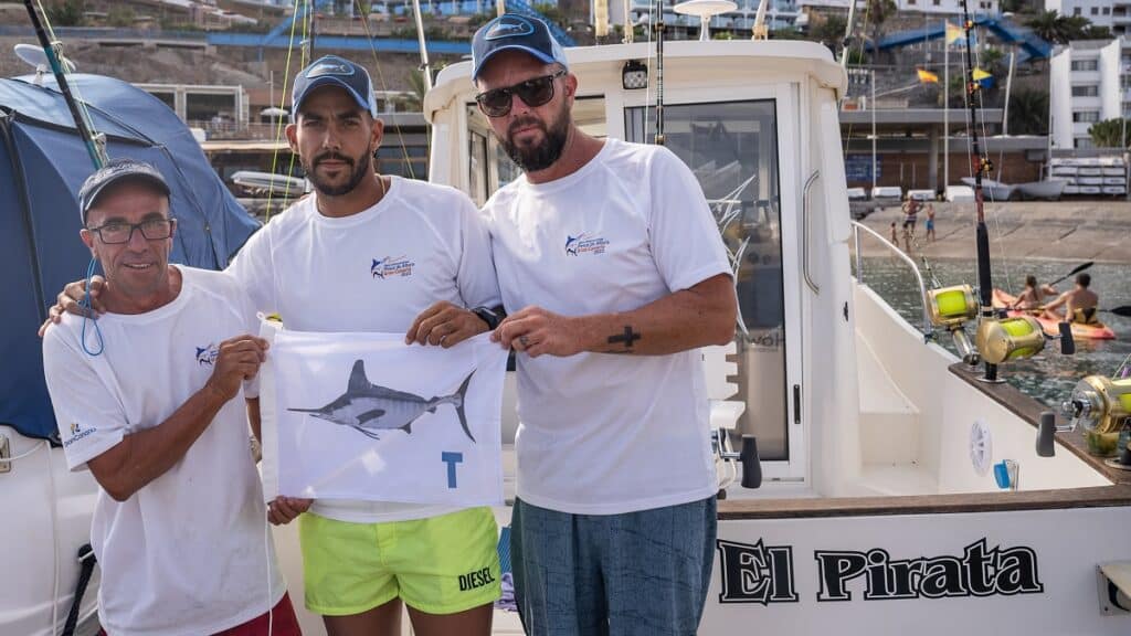 https://revistajaraysedal.es/wp-content/uploads/2021/08/pesca-galicia-puerto.jpg