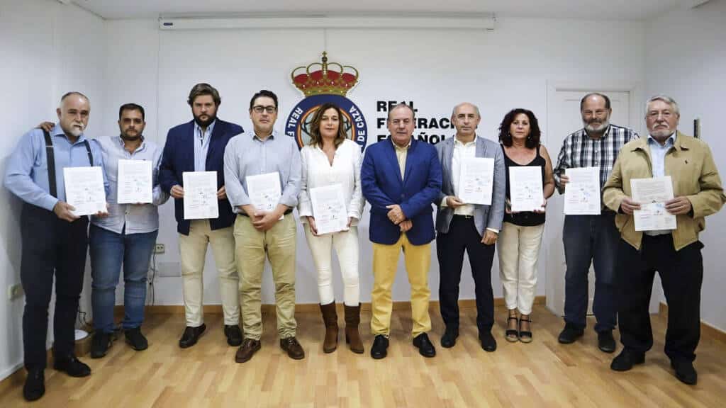https://revistajaraysedal.es/wp-content/uploads/2021/08/pesca-galicia-puerto.jpg
