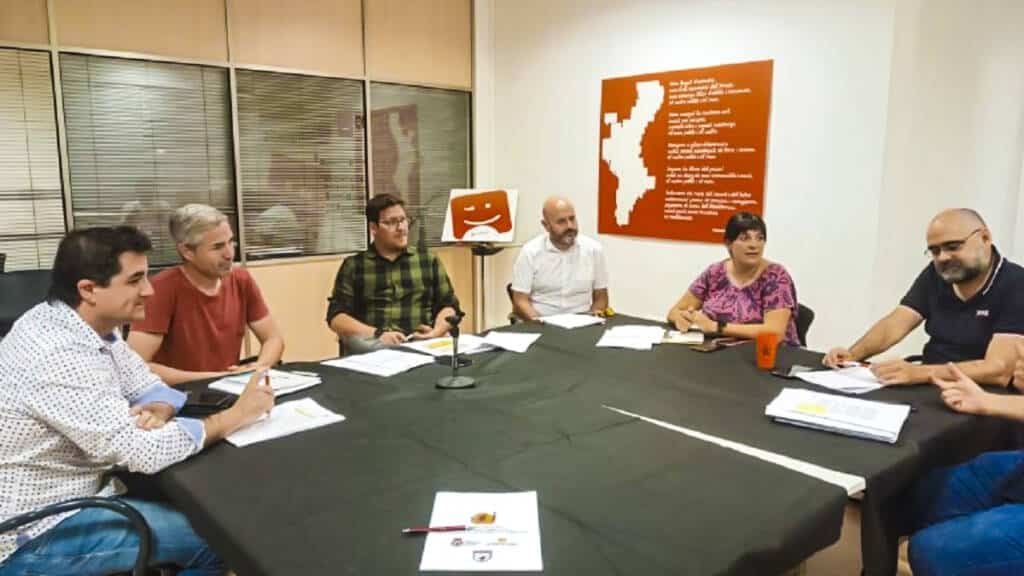 https://revistajaraysedal.es/wp-content/uploads/2021/08/pesca-galicia-puerto.jpg