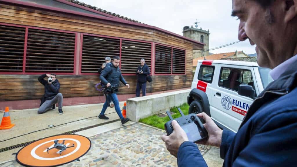 https://revistajaraysedal.es/wp-content/uploads/2021/08/pesca-galicia-puerto.jpg