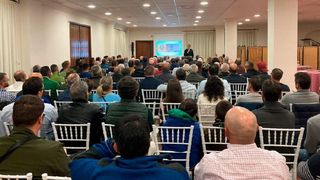 https://revistajaraysedal.es/wp-content/uploads/2021/08/pesca-galicia-puerto.jpg