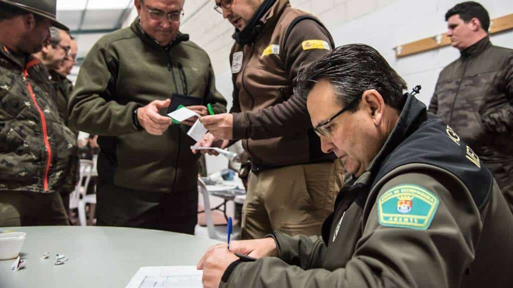 https://revistajaraysedal.es/wp-content/uploads/2021/08/pesca-galicia-puerto.jpg