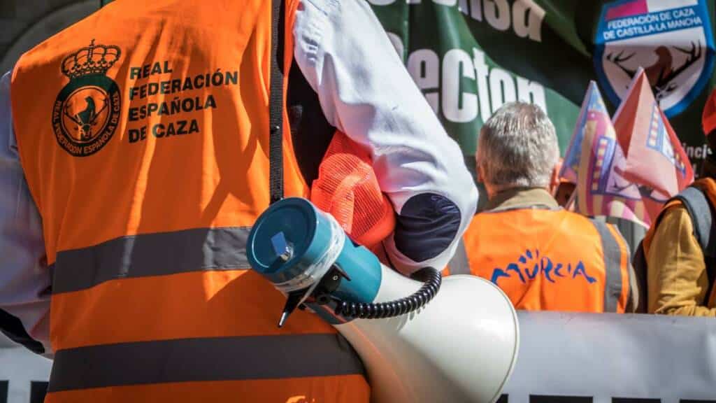 https://revistajaraysedal.es/wp-content/uploads/2021/08/pesca-galicia-puerto.jpg