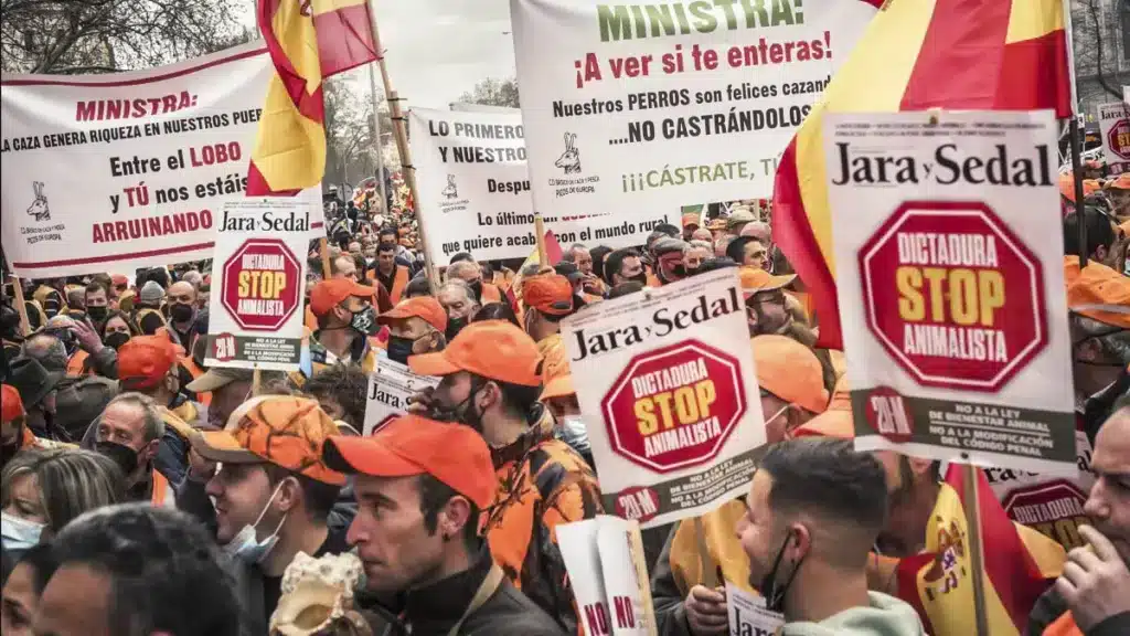 https://revistajaraysedal.es/wp-content/uploads/2021/08/pesca-galicia-puerto.jpg