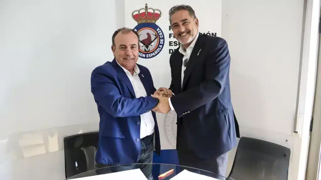 https://revistajaraysedal.es/wp-content/uploads/2021/08/pesca-galicia-puerto.jpg