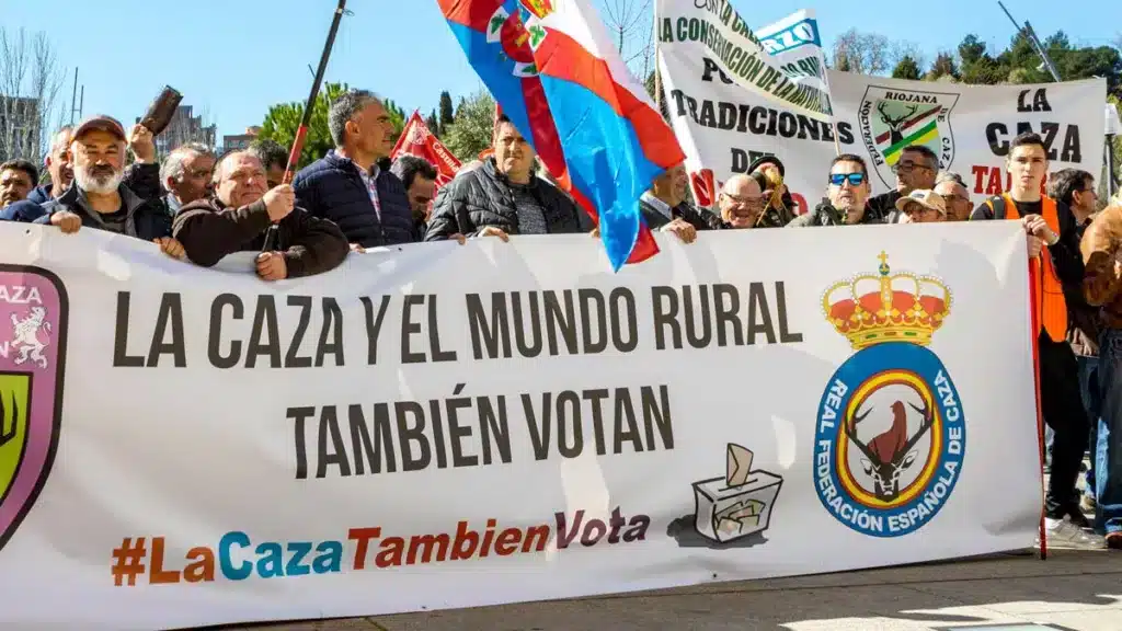 https://revistajaraysedal.es/wp-content/uploads/2021/08/pesca-galicia-puerto.jpg