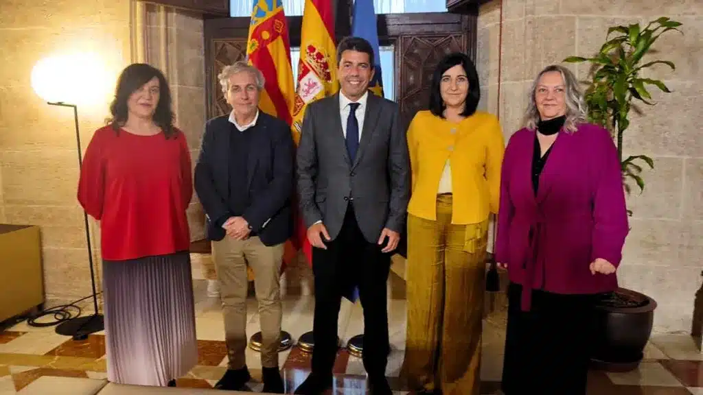 https://revistajaraysedal.es/wp-content/uploads/2021/08/pesca-galicia-puerto.jpg