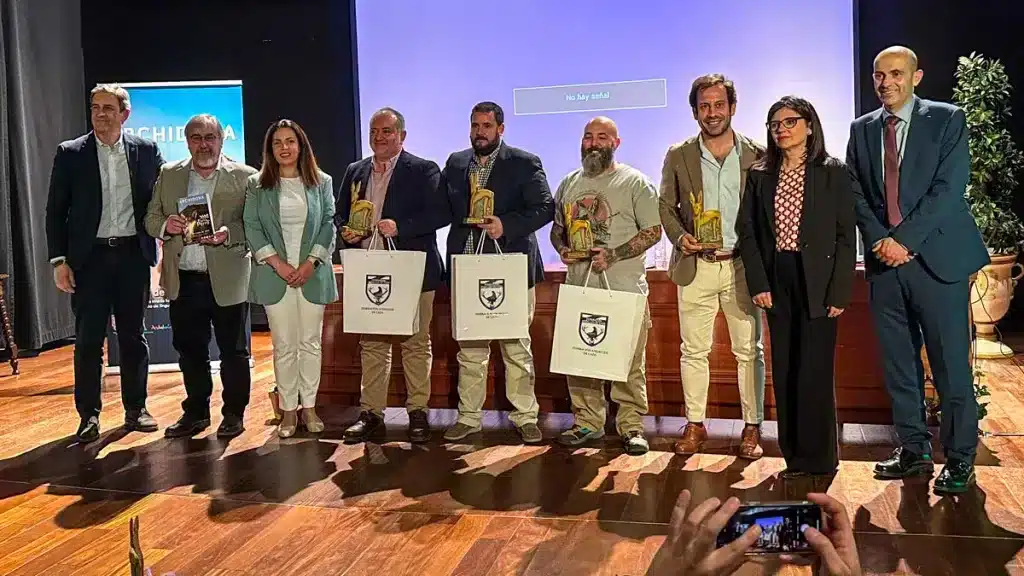 Los participantes de la inauguración de la feria del perro de Archidona.