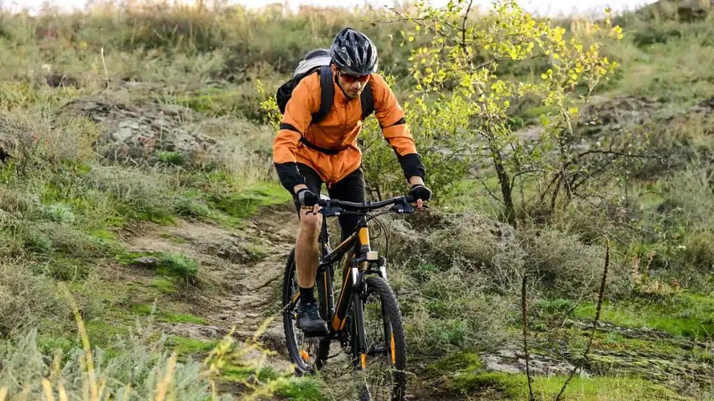 ciclista campo época de cría