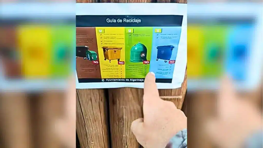 El desternillante vídeo de un hombre que muestra las instrucciones de reciclaje de un pueblo donde solo hay un tipo de contenedor.