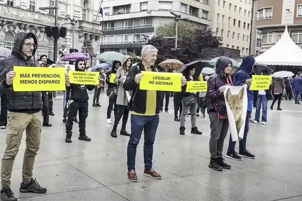 Manifestantes lobo Cantabria