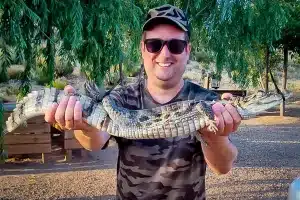 El pescador con el caimán.