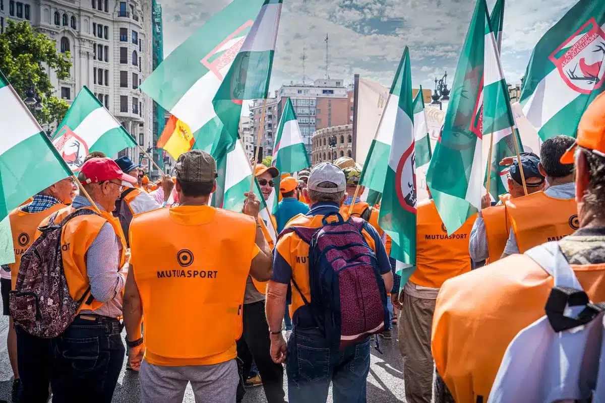 Cazadores andaluces durante la manifestación de 2023 en Valencia