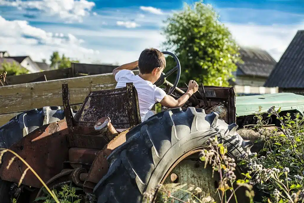 denuncian niño tractor
