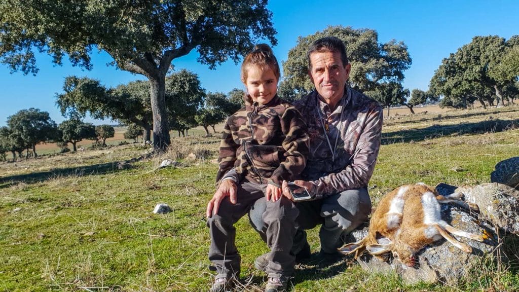 https://revistajaraysedal.es/wp-content/uploads/2021/08/pesca-galicia-puerto.jpg