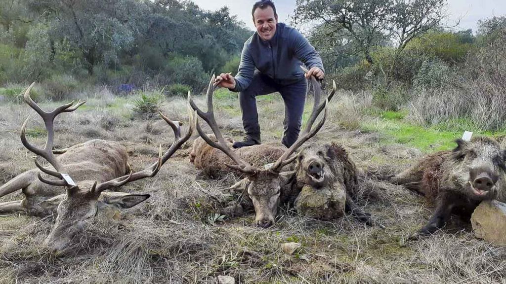 https://revistajaraysedal.es/wp-content/uploads/2021/08/pesca-galicia-puerto.jpg